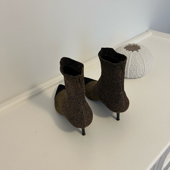 Booties Lycra and suede with kitty heels by Uterque, made in Spain - Picture 3 of 6